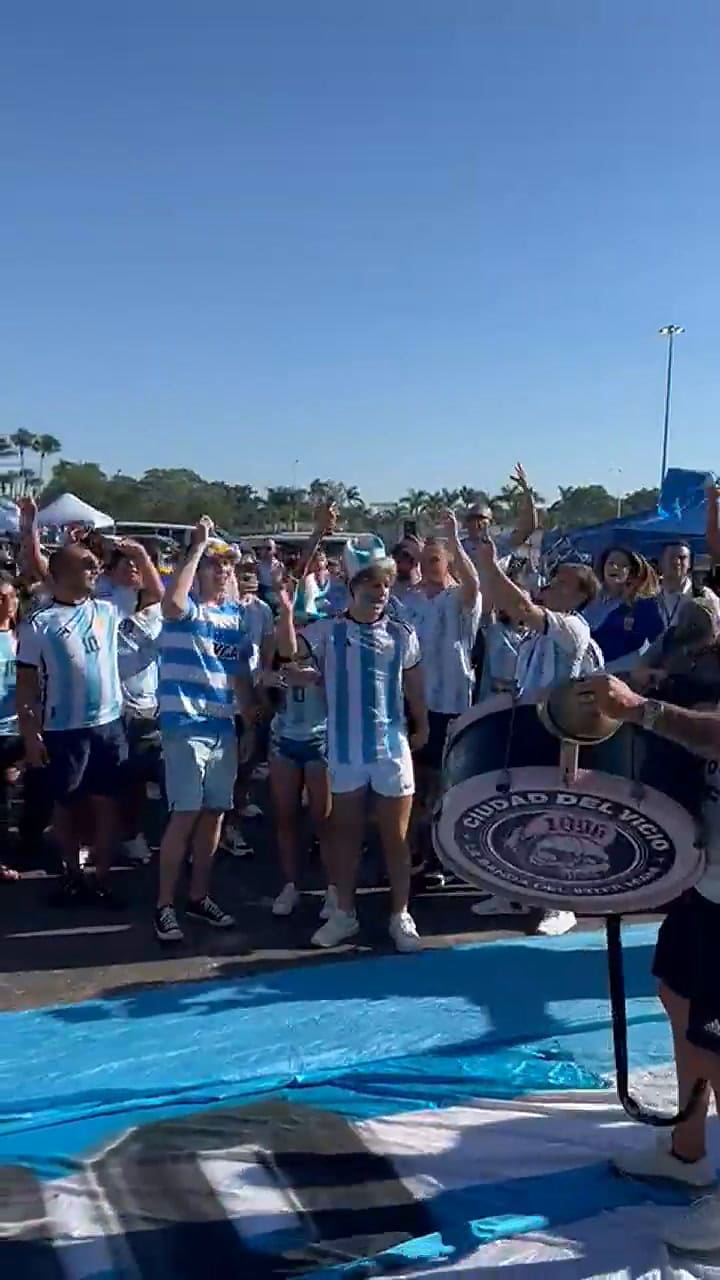 La fiesta de los hinchas argentinos en Miami, en la previa de Argentina-Honduras