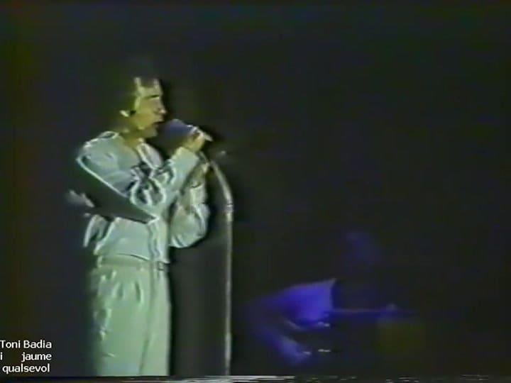 Serrat presentando 'El sur también existe', un célebre homenaje a Mario Benedetti