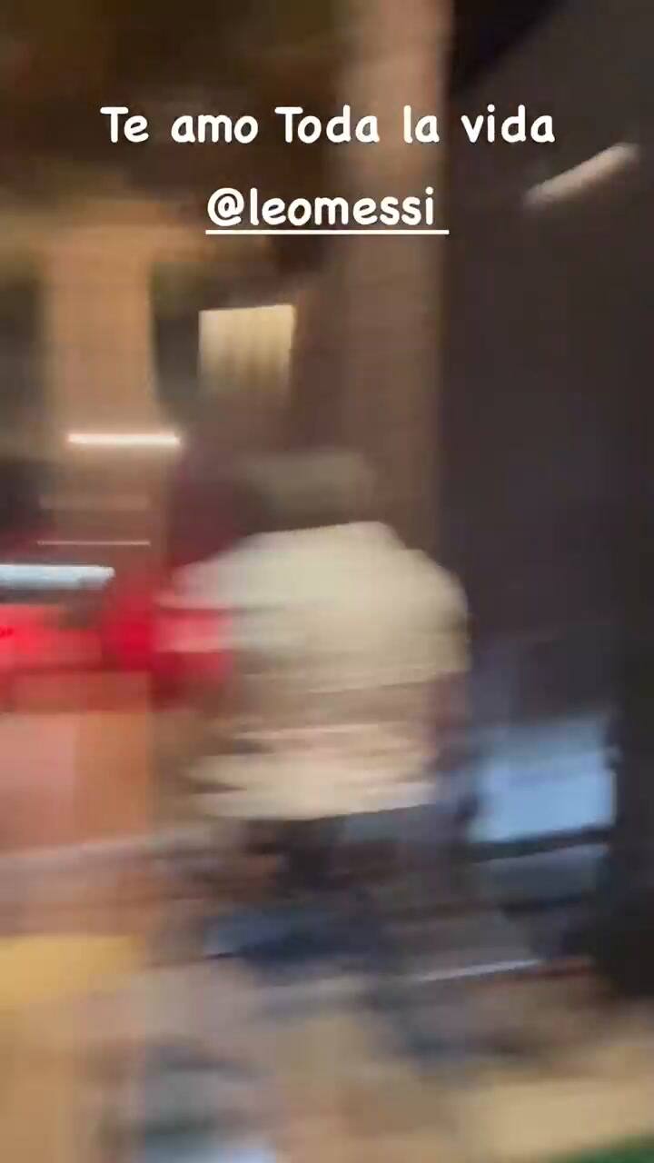 Se cruzó a Messi en un restaurante de Miami y le dio un beso en una mejilla