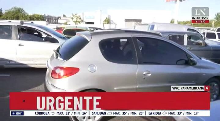 Ahora: Paramenicana congestionada por accidente fatal de 3 camiones y 2 autos