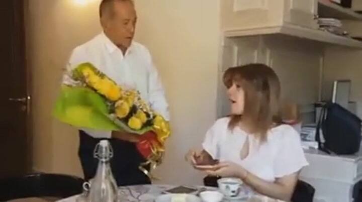 El gesto romántico de Adolfo a su esposa