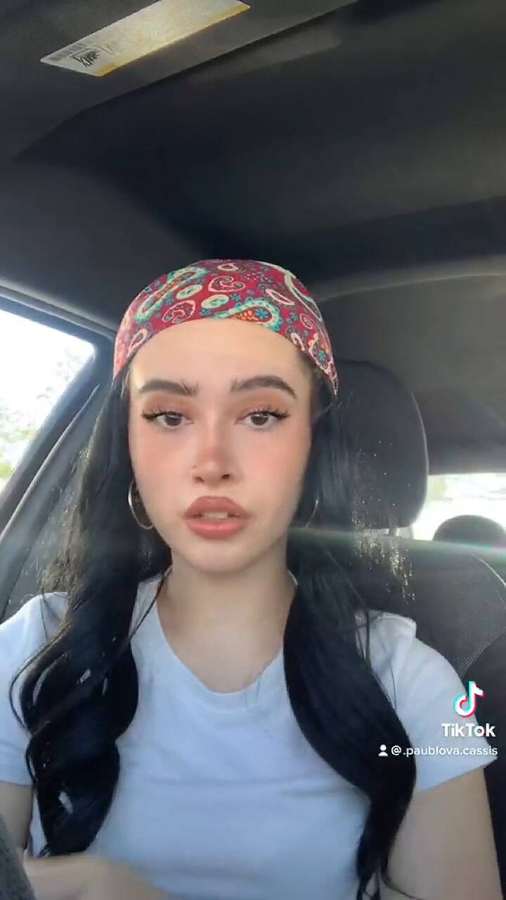 La joven ecuatoriana Paublova Cassis denunció públicamente lo que vivió al llegar a Miami