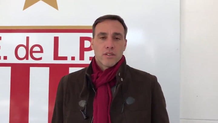 Tras anunciar su retiro, Leandro Desábato saludó a los hinchas de Estudiantes - Fuente: Twitter