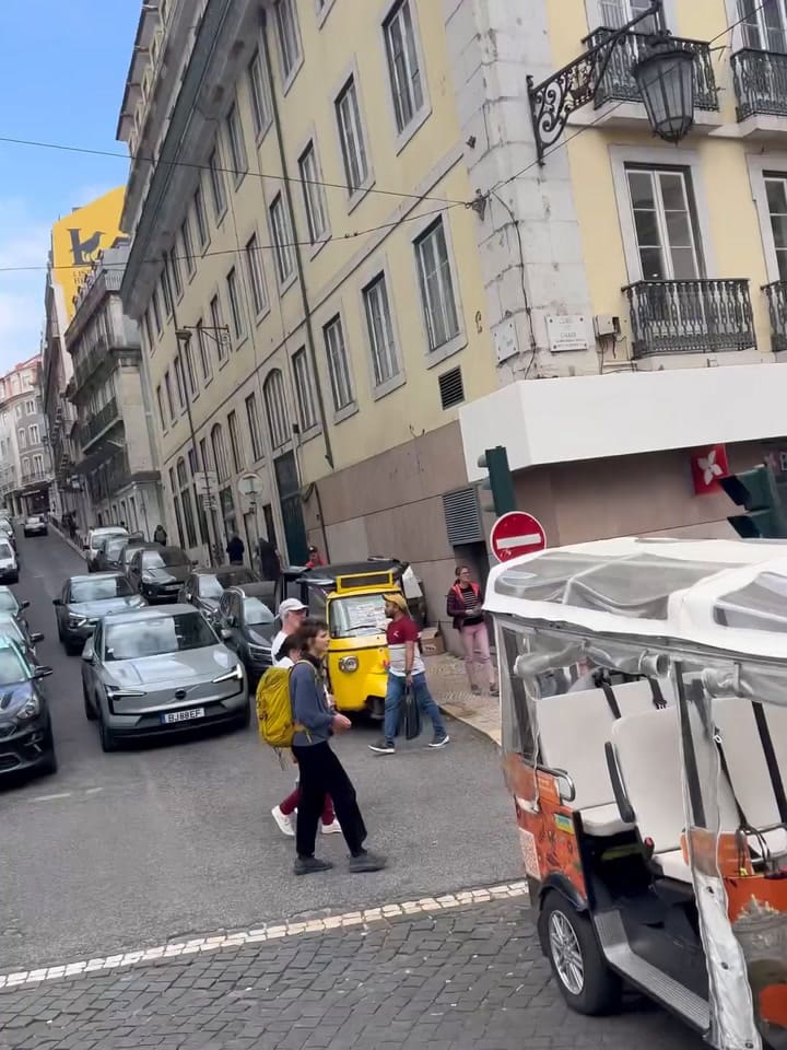 Natalia Oreiro, de paseo por Lisboa: las mejores fotos y el poema que eligió de Pessoa