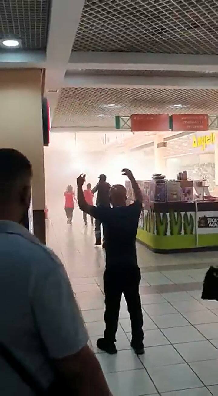La gente salió corriendo del lugar