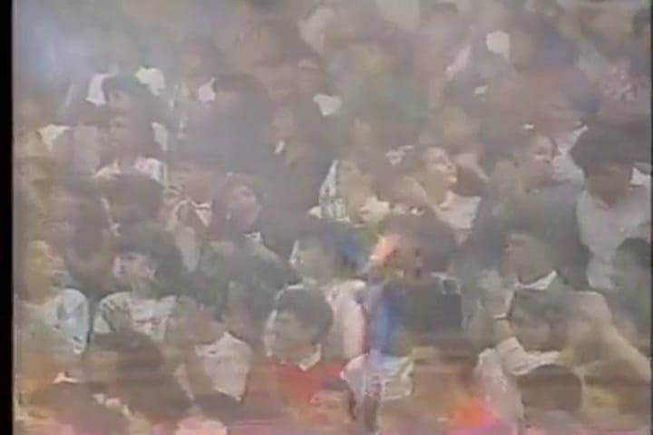 Yuyito González canta Los nenes, con los nenes