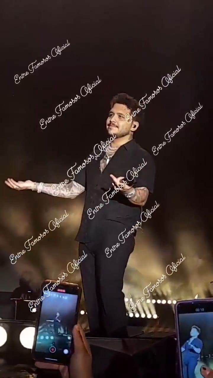 Christian Nodal habla de infidelidad durante uno de sus conciertos