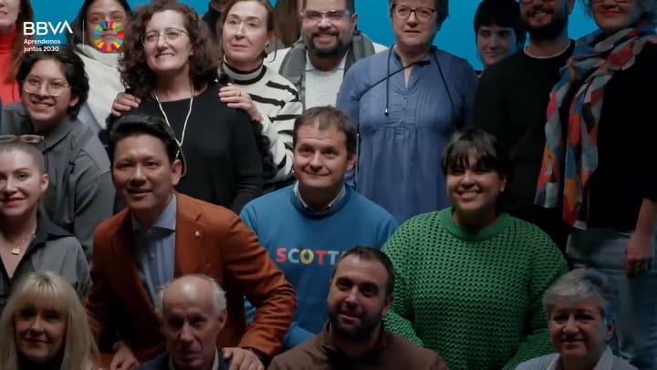 La Vida Es Maravillosa . Yokoi Kenji, Trabajador Social Y Conferenciante