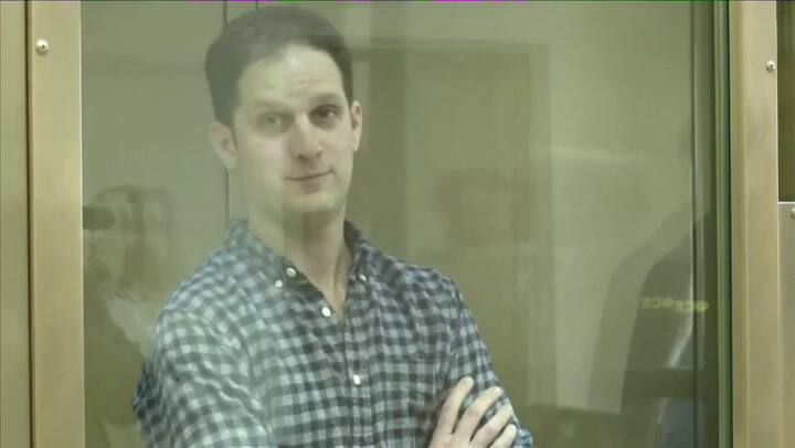 Video de la primera aparición en público del periodista Evan Gershkovich después de su arresto