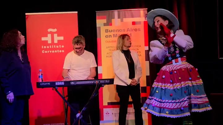 Sandra Mihanovich cantó Manuelita