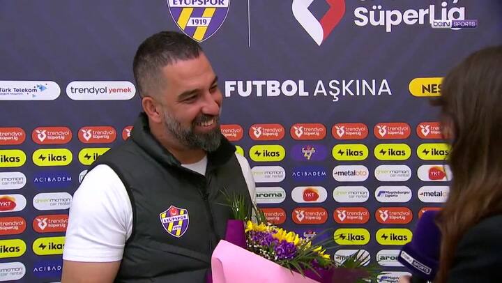 El noble gesto de Arda Turan con una periodista