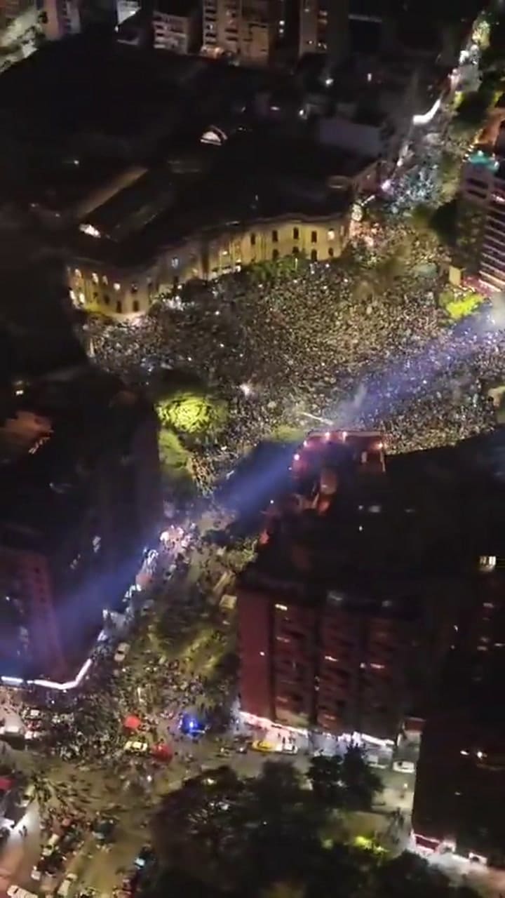 La Policía de Córdoba mostró la cantidad de gente que se juntó a festejar en el Patio Olmos