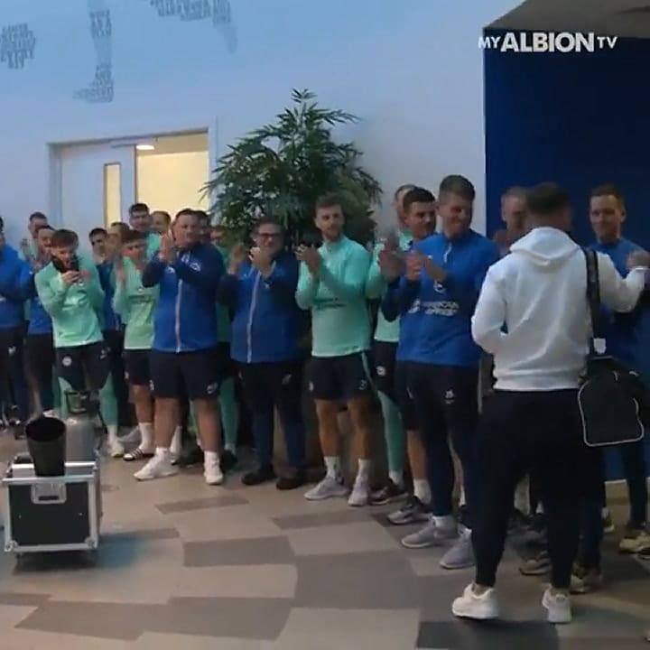 El emotivo recibimiento a Alexis Mac Allister en su club, Brighton