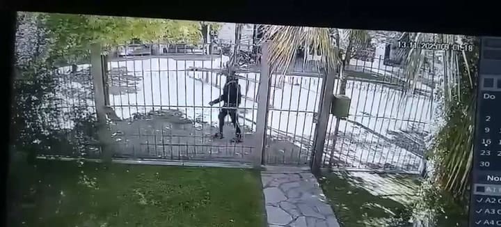 El sospechoso fue grabado por cámaras de seguridad