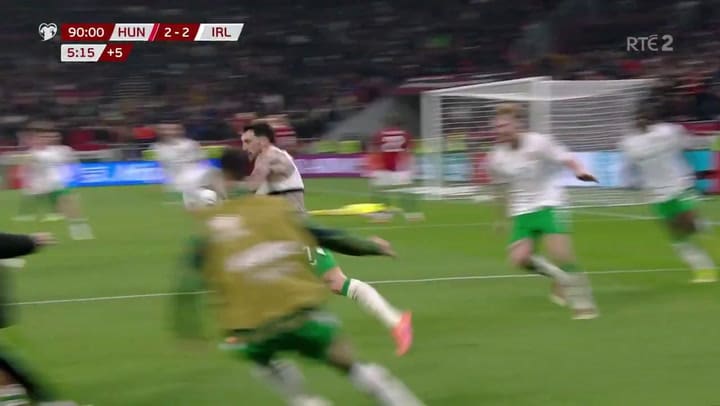 El gol agónico de Parrott (Irlanda) ante Hungría por las eliminatorias europeas