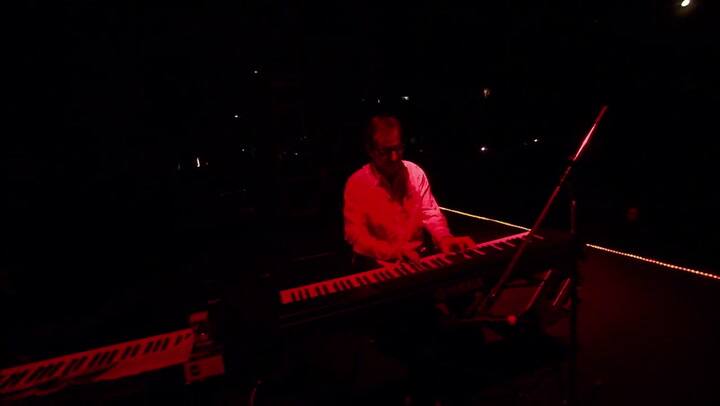 Luis Alberto Spinetta - Vida Siempre (En Vivo) Fuente: YouTube