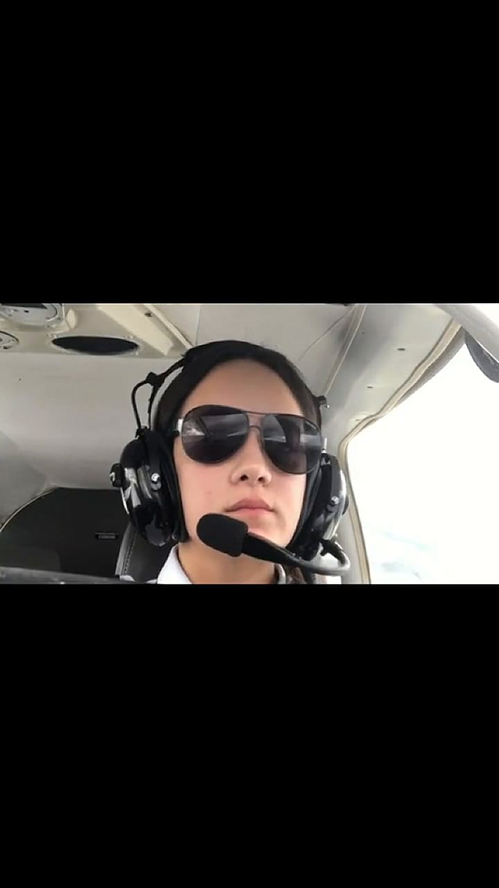 Una tiktoker compartió el estrés de sobrevivir a un vuelo con mal clima