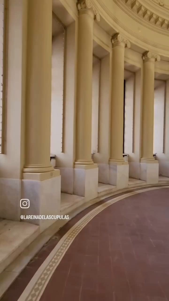 Adriana visitando La Cúpula del Congreso de la Nación