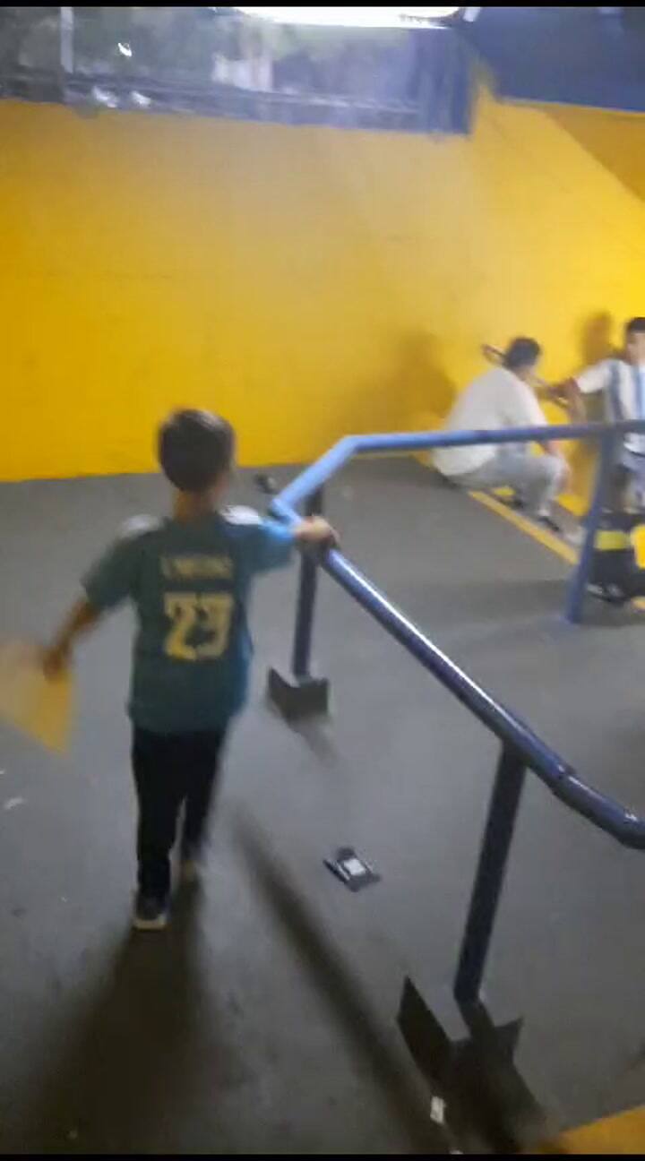 Los hinchas de la selección dejando la Bombonera