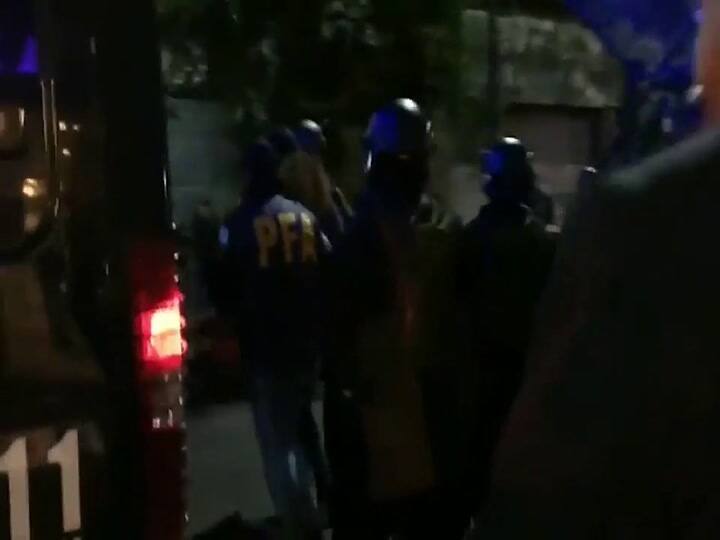 La detención de los ciudadanos iraníes que ingresaron al país con pasaportes israelíes - Fuente: Twi