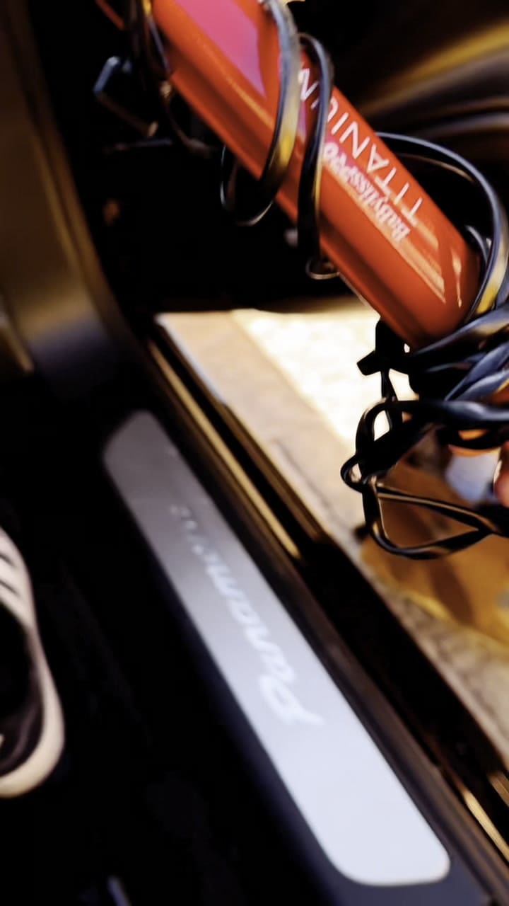 Fue a lavar el auto de un famoso y esto es lo que halló (2)