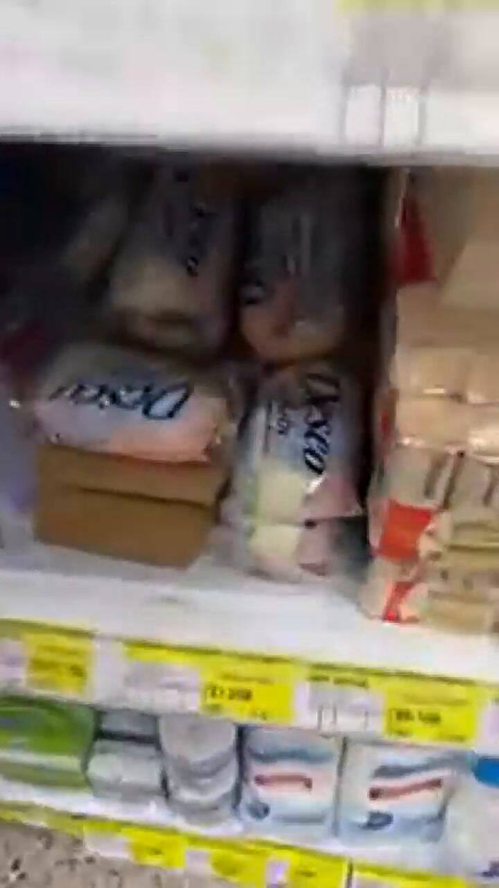 Un influencer repartió helado de jabón a personas que viven en la calle - Fuente: YouTube