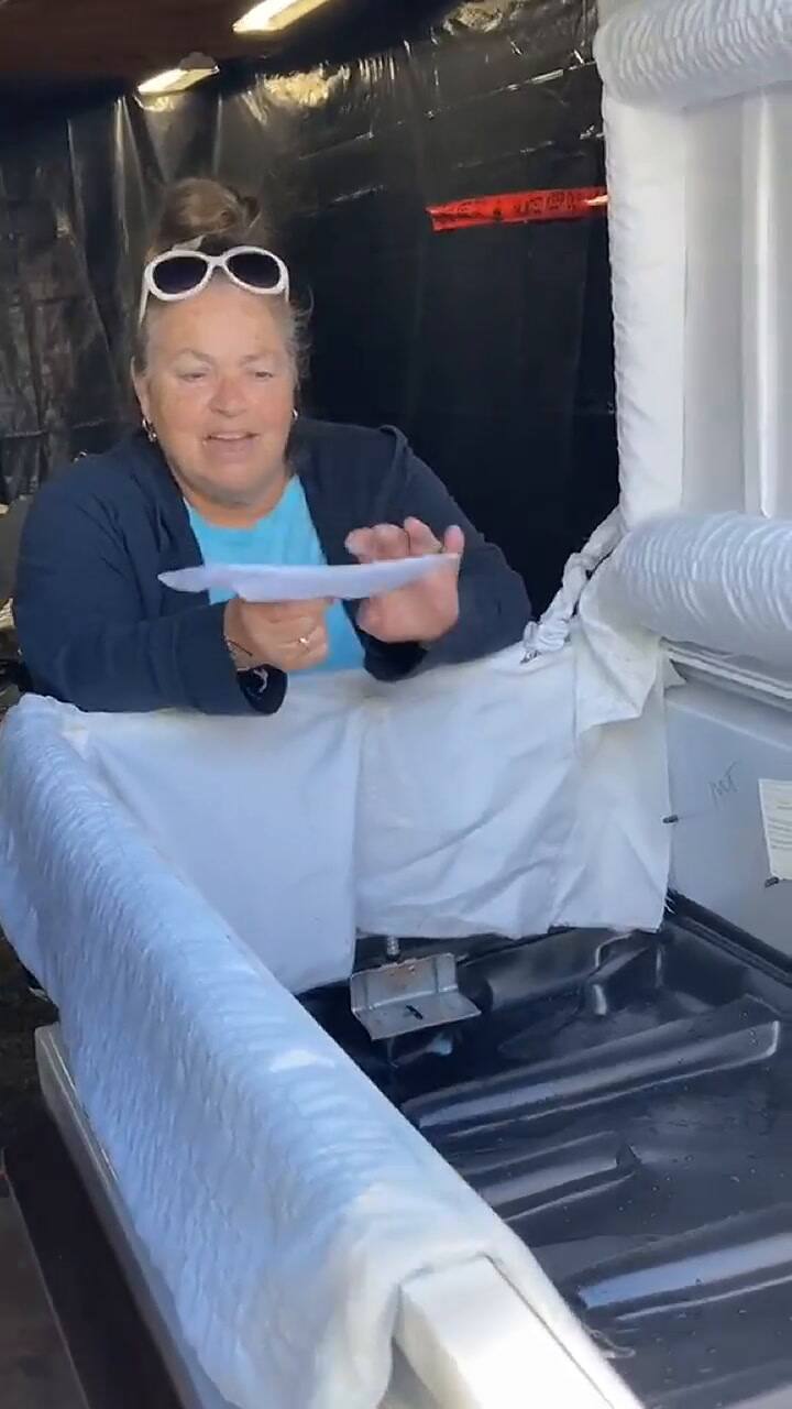 Una familia de Maryland compartió el hallazgo que hicieron tras comprar un ataúd como decoración