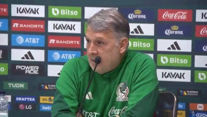 Martino anunció que Santiago Giménez no jugará mundial y desató el enojo entre los hinchas mexicanos
