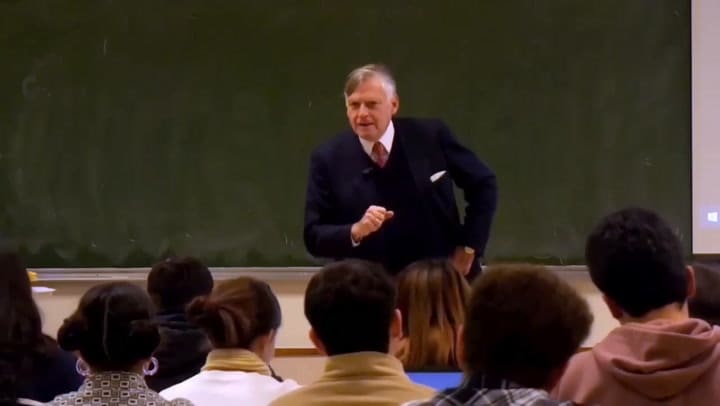 Jesús Huerta de Soto responde en clase sobre Javier Milei: "50% teatro y 50% falta de paciencia"