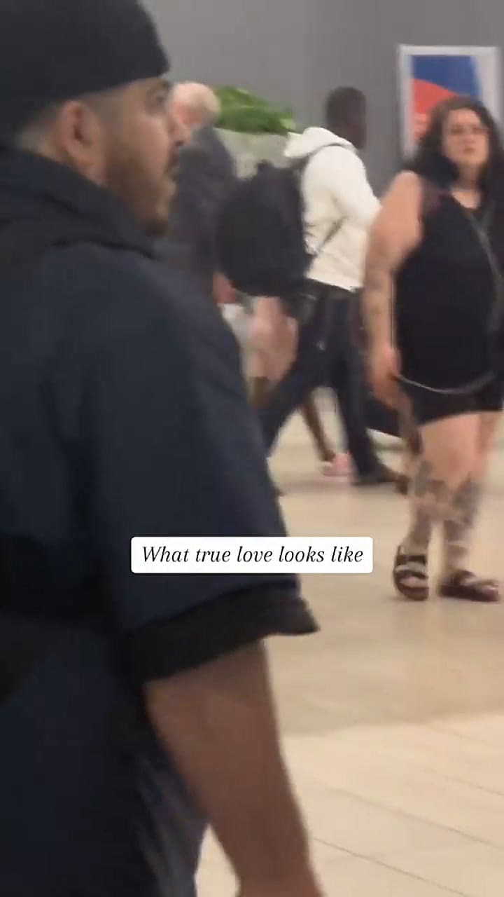 Un hombre le pidió matrimonio a su enamorada en el Aeropuerto Internacional de Tampa