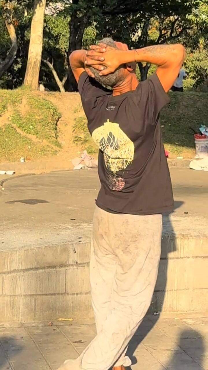 El esperado reencuentro de un hombre en situación de calle con su familia