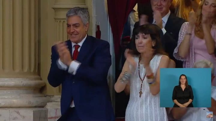 Tras las juras, muchos entonaron la marcha peronista en el recinto