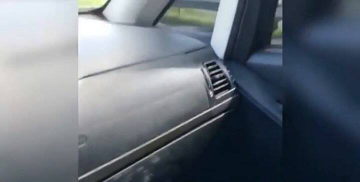 Se aferró durante 30 kilómetros al camión que mató a su esposa