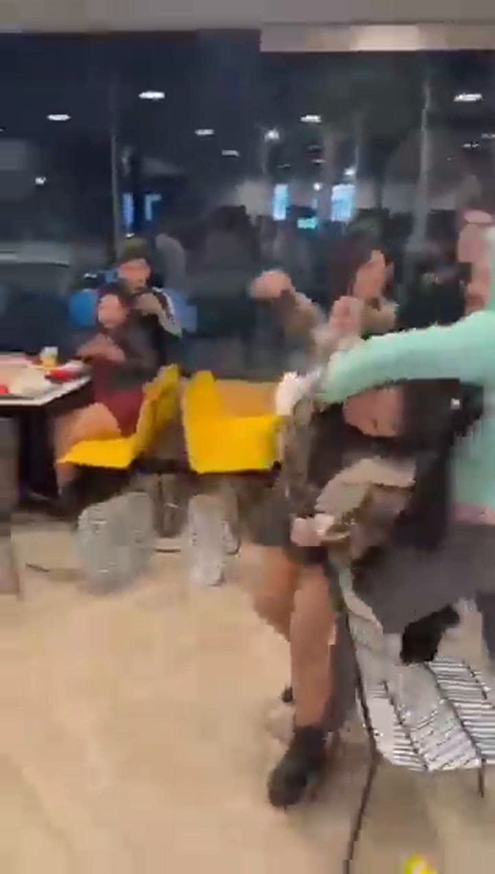 Mendoza: violenta pelea de jóvenes en un local de comidas rápidas