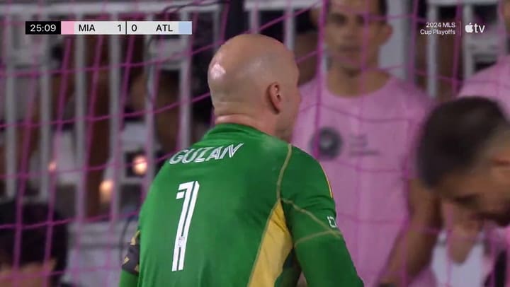 Atajada de Guzan a Messi