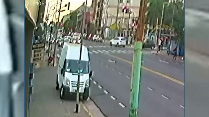 Un motociclista murió al ser atropellado por una patrulla policial en San Martín