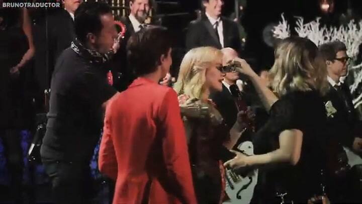 Kelly Clarkson - Underneath The Tree