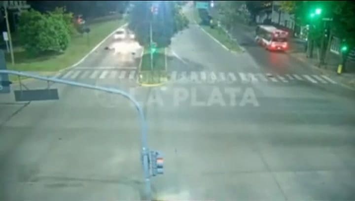 Impactante choque en La Plata