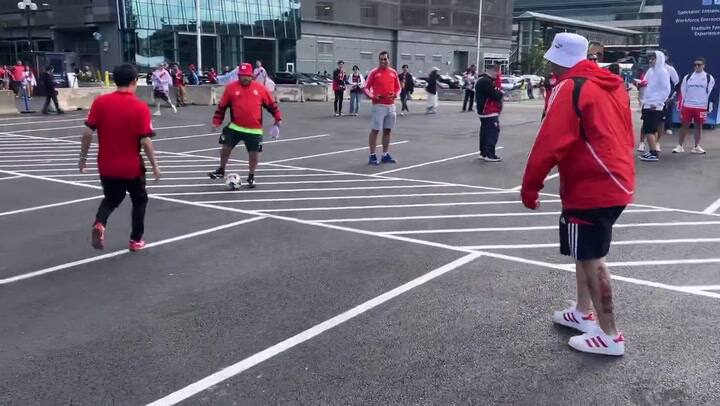 El caño de un hincha japonés a uno de River