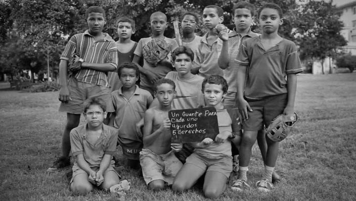 Una obra en 1 minuto: Un guante para cada uno