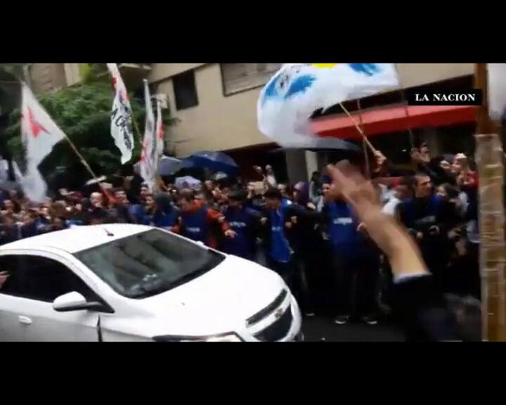 La ex presidenta al salir de su casa