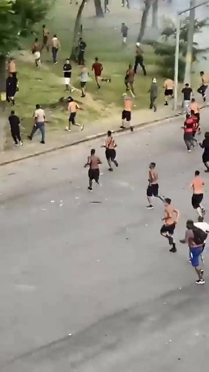Brasil: un muerto tras una batalla campal entre hinchas de Flamengo y Vasco da Gama