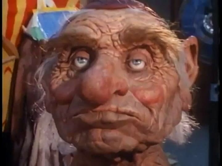 Poner en movimiento a Hoggle requería de varias personas - Fuente: YouTube