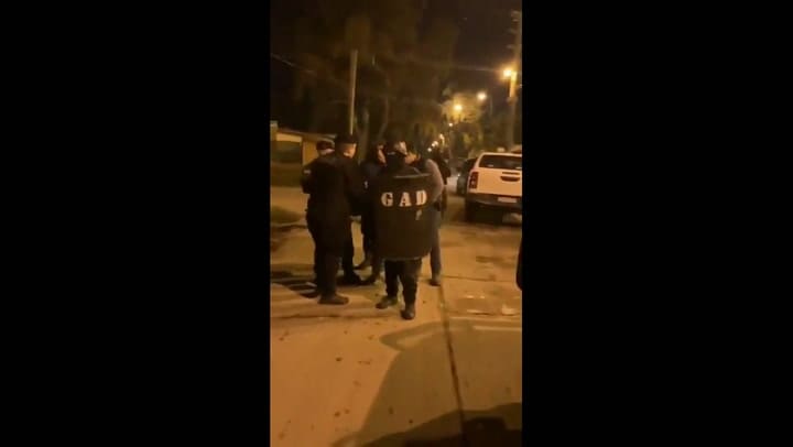 Gendarme asesinado: Sergio Berni participó del operativo con un arma larga