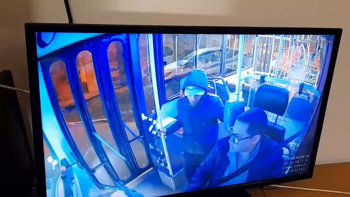 Paro en la línea 126 de colectivos por el robo y agresión a un chofer