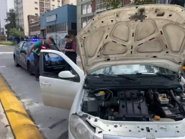 Juan B. Justo entre Padilla y Camargo. Choque colectivo linea 166 y camioneta.
