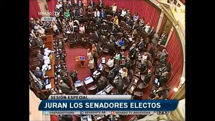 Juramento De La Senadora Nacional Dra. Maria De Los Angeles Sacnun (1)