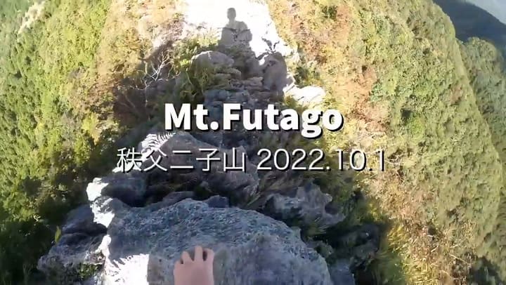 Un escalador fue atacado por un oso y lo enfrentó a puño limpio mientras colgaba de una montaña