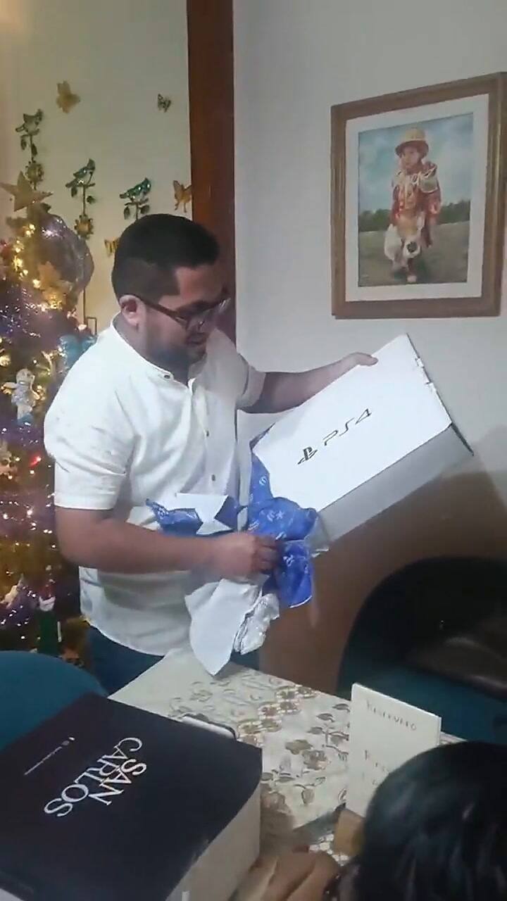 Le hizo una broma de 'amigo invisible' a su jefe y ahora temen por su empleo