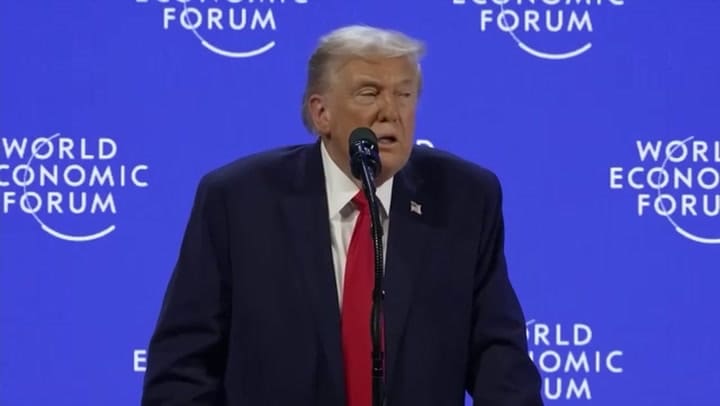 "Emmanuel Macron. Lo vi ayer con sus preciosas gafas de sol. ¿Qué demonios pasó?"